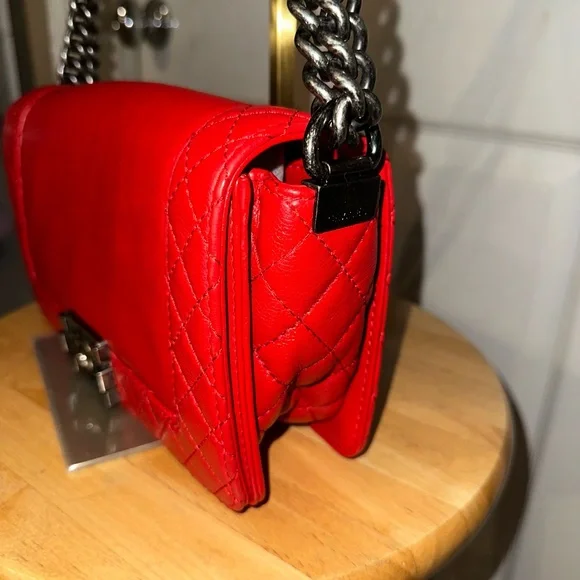 CHANEL Red Quilted Crossbody Bag with Chain Strap - Picture 14 of 16
